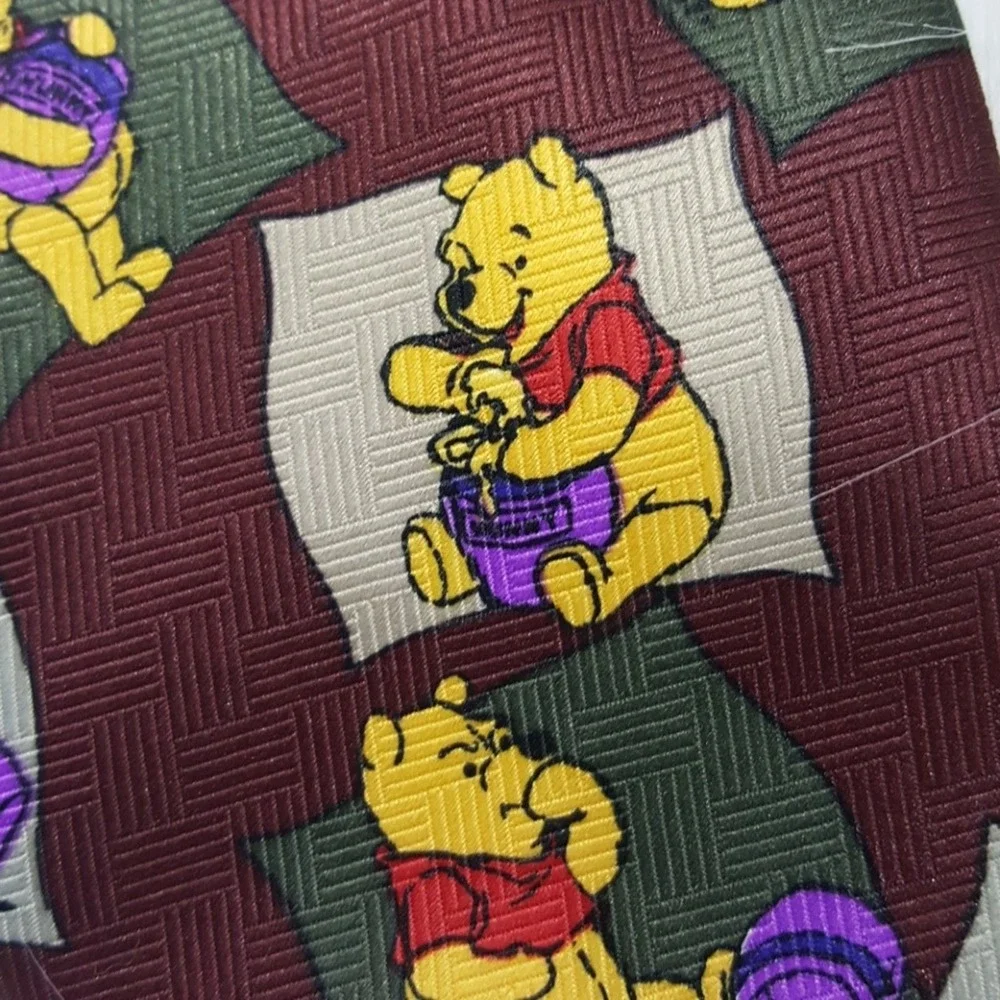 Vintage Disney Winnie the Pooh bear eating a pot‎ of honey vintage necktie